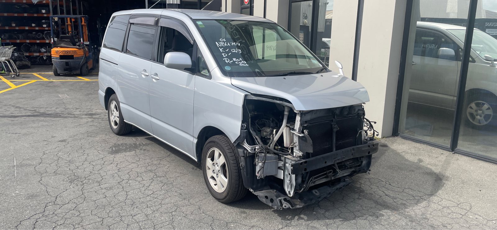 TOYOTA VOXY (AZR60) 2006 – NZ Van Spares Ltd