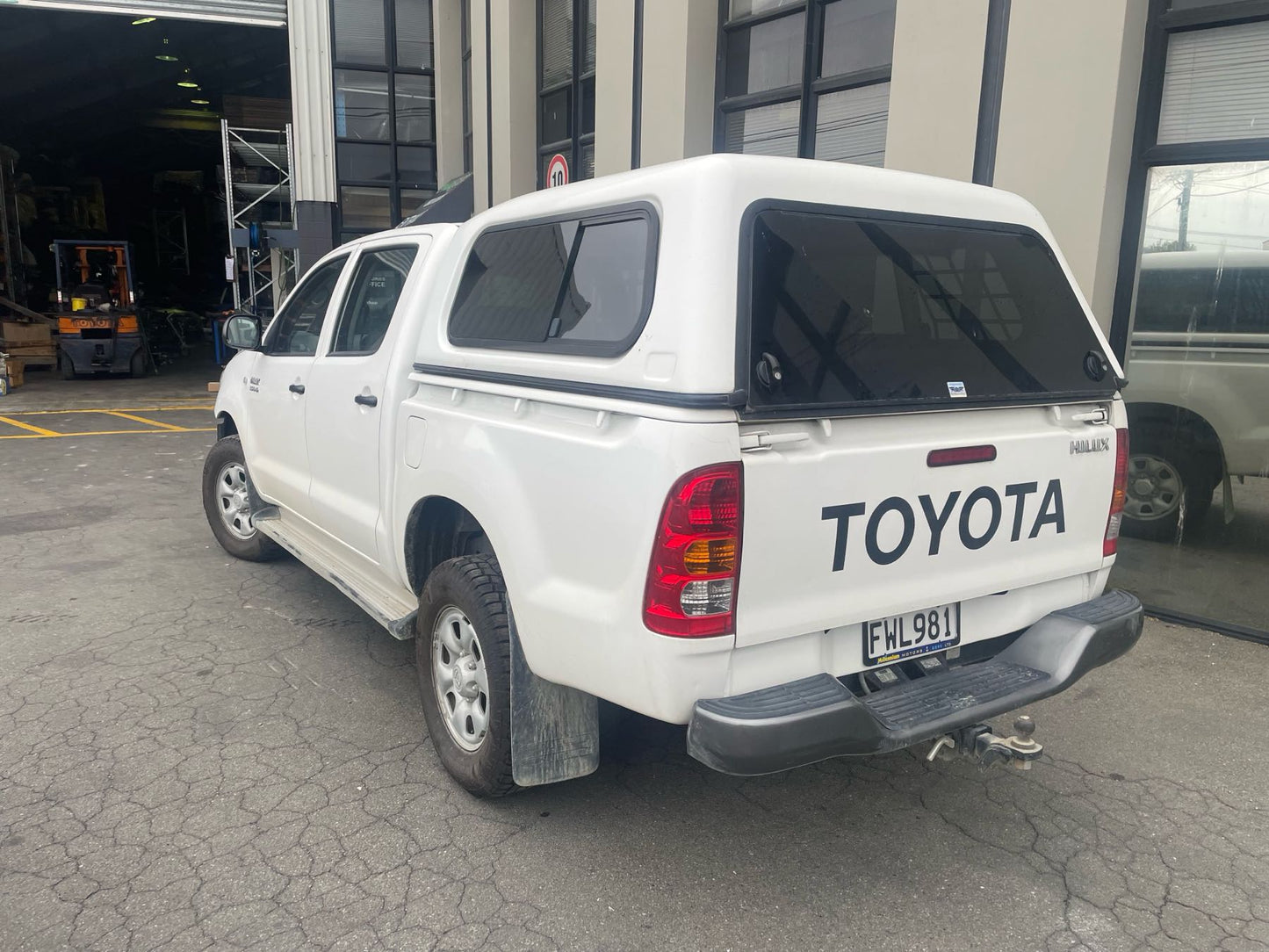 TOYOTA HILUX (KUN26) 2011