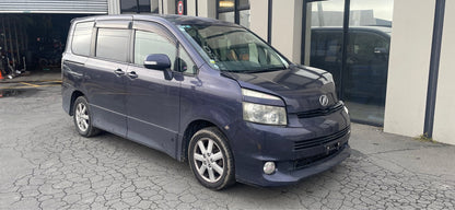 TOYOTA VOXY (ZZR70) 2007