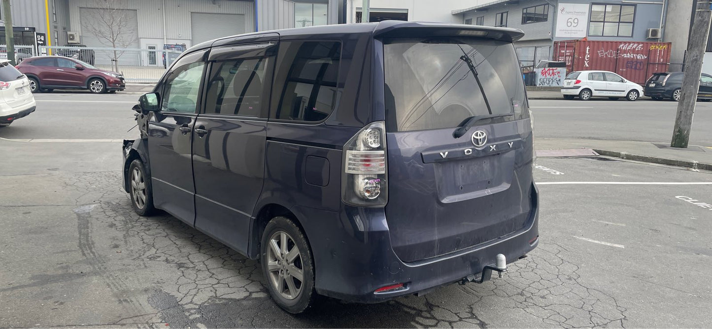 TOYOTA VOXY (ZZR70) 2007